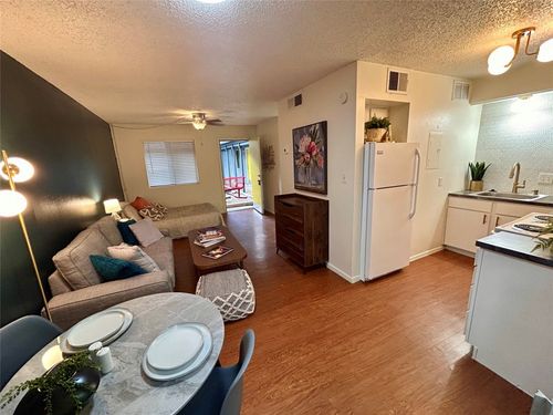 apt-209-4209 Avenue B, Austin, TX, 78751-4235 | Card Image