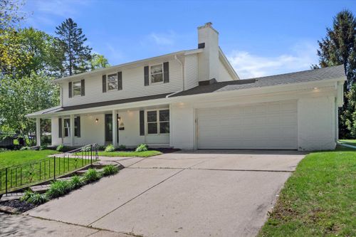 777007 Oak St, Cedarburg, WI, 53012-1123 | Card Image