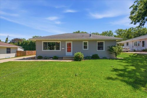 1223 Maxine Ave, Waterloo, IA, 50701-1829 | Card Image