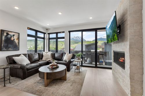 636-930 Blue River Pkwy, Silverthorne, CO, 80498-8958 | Card Image