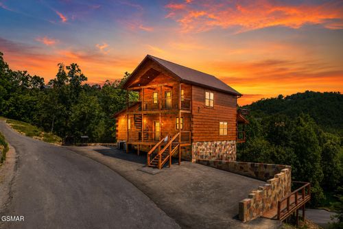 1904 Starrbright Ln, Sevierville, TN, 37876 | Card Image