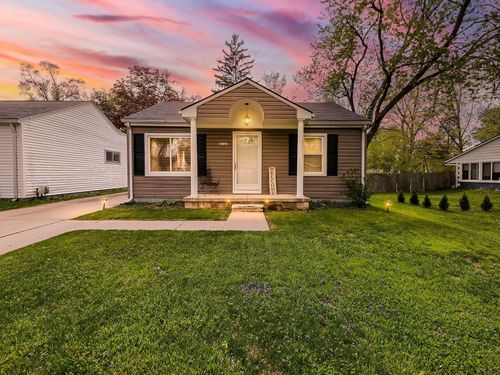18525 Deering St, Livonia, MI, 48152-3765 | Card Image
