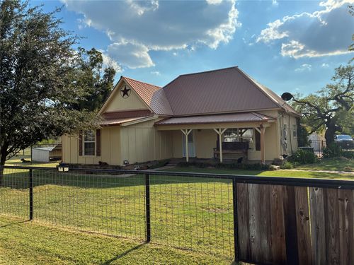 106 S Houston St, Millsap, TX, 76066-3127 | Card Image