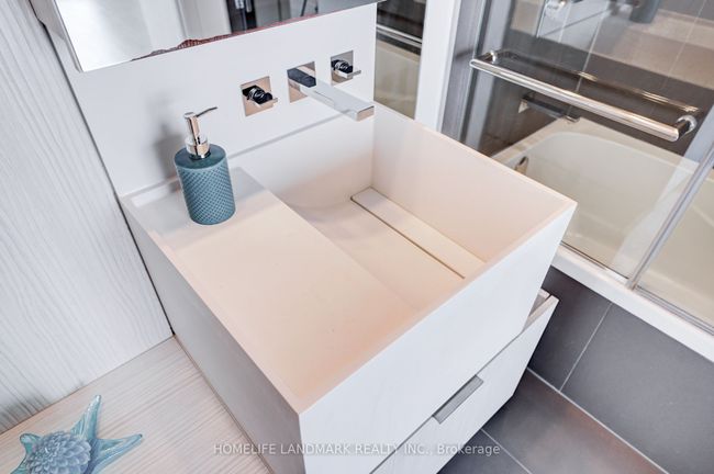 6108 - 1 Bloor St E, Condo with 2 bedrooms, 2 bathrooms and 1 parking in Toronto ON | Image 33