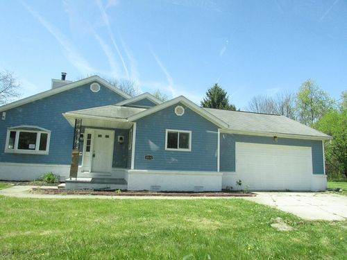 15112 Blueberry Dr, Holly, MI, 48442-8776 | Card Image