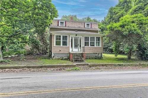 178 E Greenwich Ave, West Warwick, RI, 02893-5482 | Card Image