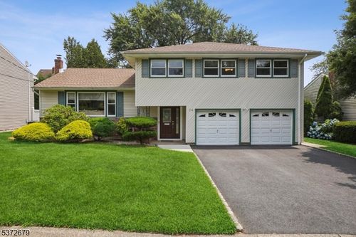 24 Gail Ct, Springfield, NJ, 07081-2212 | Card Image