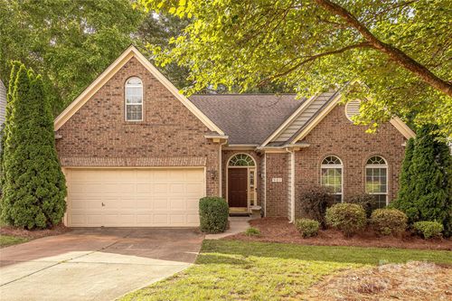 901 Clearbrook Rd, Matthews, NC, 28105-9613 | Card Image