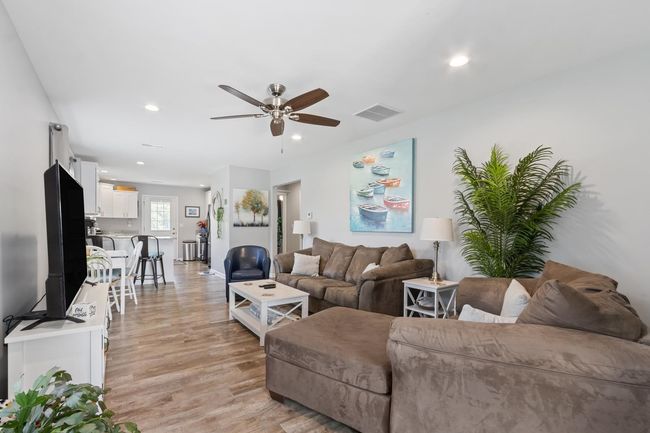 1523 Eadens Pl, Condo with 2 bedrooms, 1 bathrooms and null parking in Dixon IL | Image 7