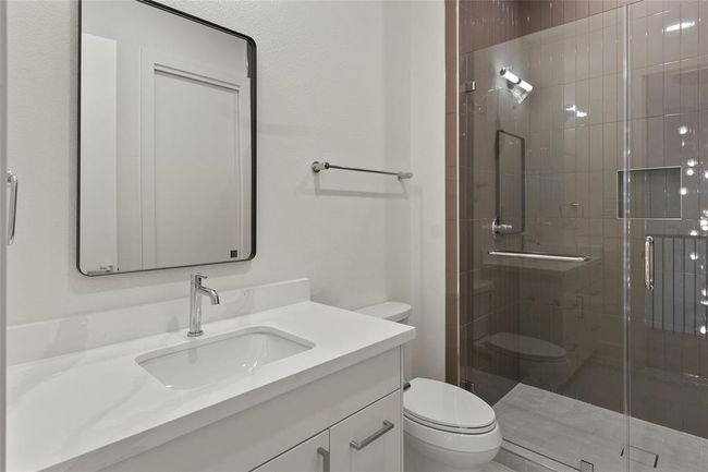 Secondary bedroom #3 ensuite bathroom shared with Gameroom | Image 29