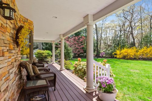 18 Windy Ln, Fort Salonga, NY, 11768-1462 | Card Image