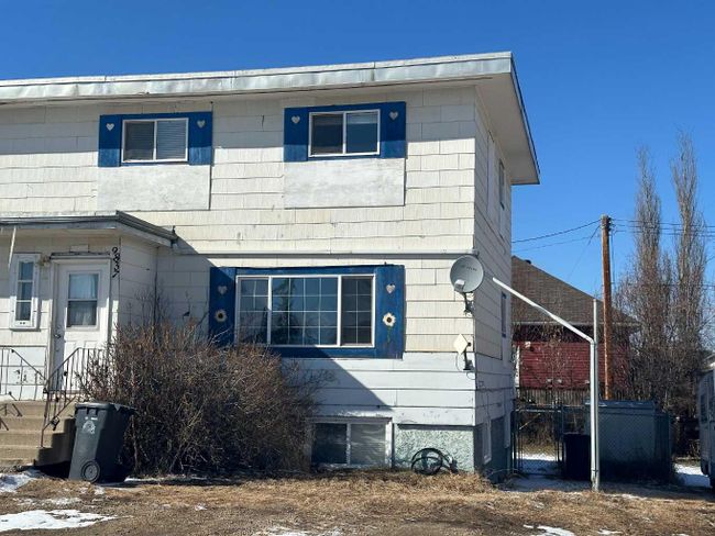9837 100 A Avenue, Home with 4 bedrooms, 2 bathrooms and 3 parking in Sexsmith AB | Image 1