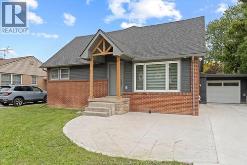 2858 Dandurand Blvd, Windsor, ON, N9E2E4 | Card Image