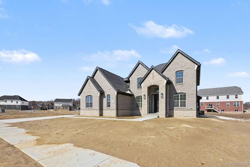 56270 Stone Falcon E, Shelby Charter Township, MI, 48316 | Card Image