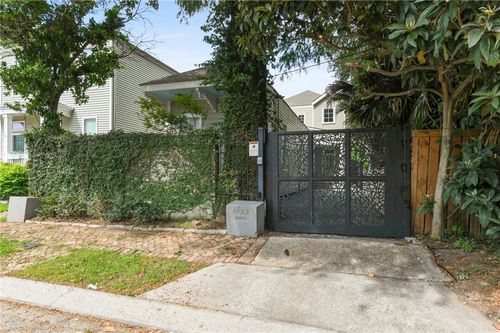 8623 Zimpel St, New Orleans, LA, 70118-1139 | Card Image
