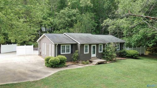 279 Posey Dr, Fort Payne, AL, 35968-3720 | Card Image