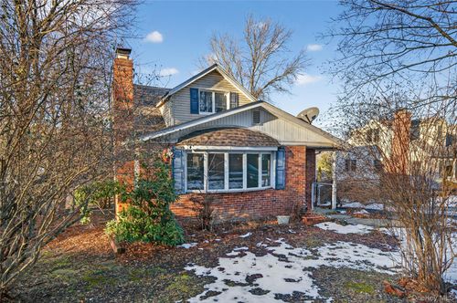 32 Quaker Hill Rd, Monroe, NY, 10950-1517 | Card Image