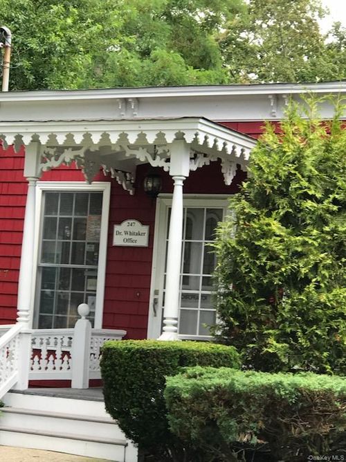 247 Main St, Center Moriches, NY, 11934-2405 | Card Image