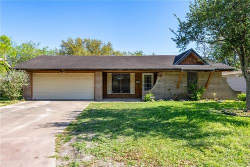 407 E 10th St, Bishop, TX, 78343-3001 | Card Image