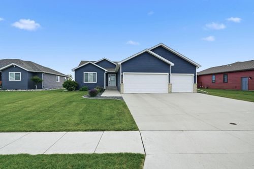 2829 14th St W, West Fargo, ND, 58078-8446 | Card Image