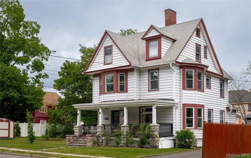 38 Warren St, Ellenville, NY, 12428-2216 | Card Image