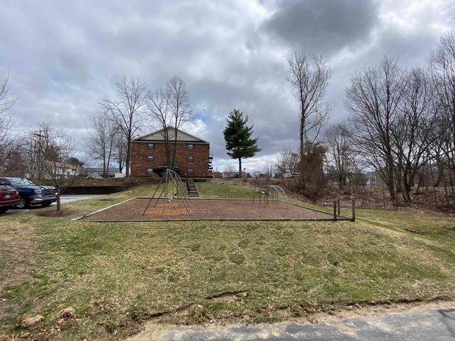 APT-13 - 11 Railroad Ave, Condo with 2 bedrooms, 1 bathrooms and null parking in Derry NH | Image 27