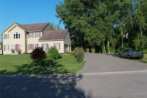 7899 E Ridge Pointe Dr, Fayetteville, NY, 13066-9518 | Card Image