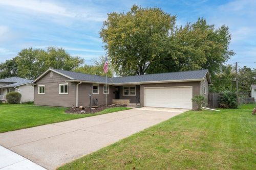 1618 Elmwood Ave, Bettendorf, IA, 52722-3723 | Card Image