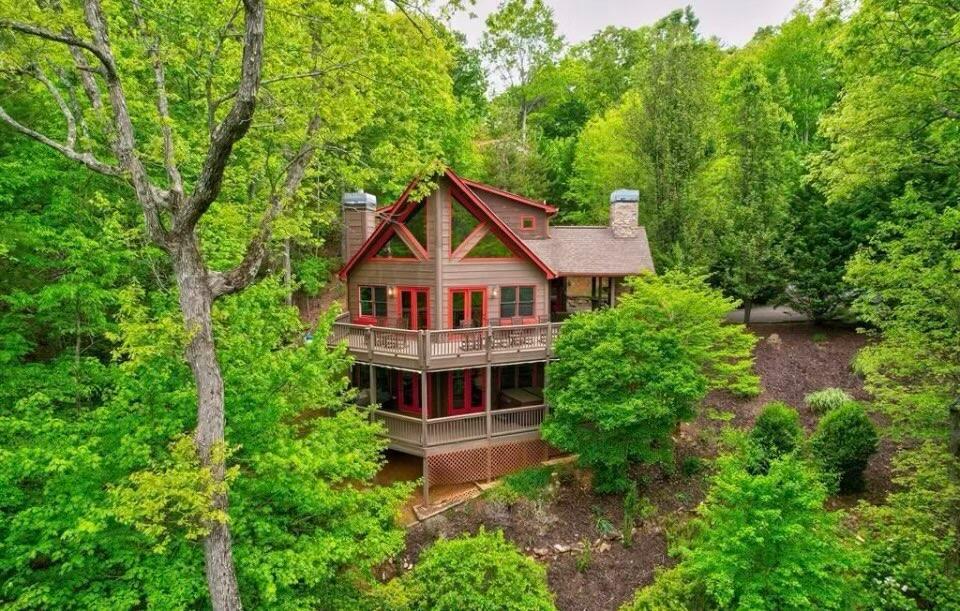 Oleta Ct, Ellijay, GA 30540
