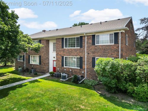 apt-204-25300 Shiawassee Cir, Southfield, MI, 48033-3850 | Card Image