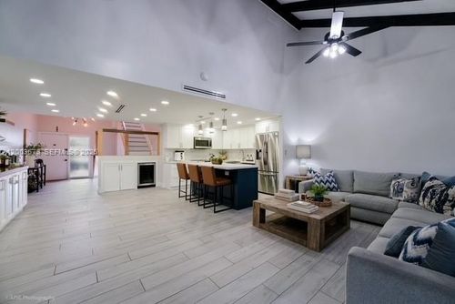 1231 E Golfview Dr, Pembroke Pines, FL, 33026 | Card Image