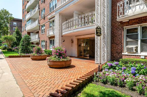 1m-69 108th St, Forest Hills, NY, 11375 | Card Image