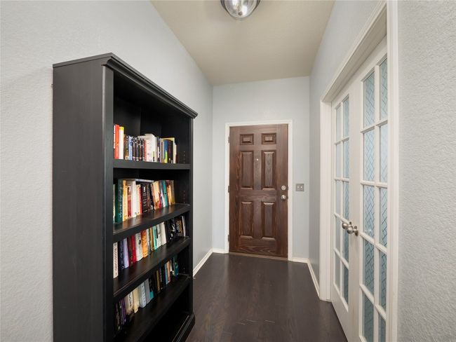 6900 Midlothian Dr, House other with 5 bedrooms, 4 bathrooms and 2 parking in Austin TX | Image 4