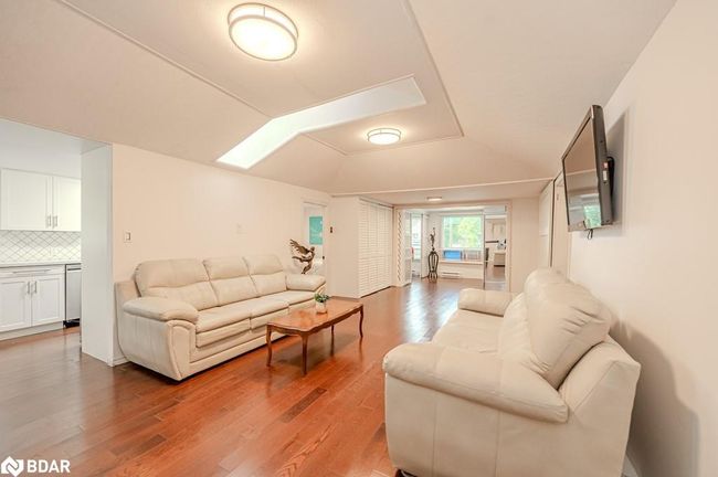 3923 Algonquin Ave, House other with 3 bedrooms, 2 bathrooms and 12 parking in Innisfil ON | Image 8