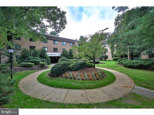 e313-1650 Oakwood Dr, PENN VALLEY, PA, 19072-1033 | Card Image