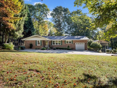 646 Walker St, Columbus, NC, 28722-8423 | Card Image