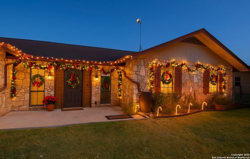 909 Voges St, Poth, TX, 78147-0140 | Card Image