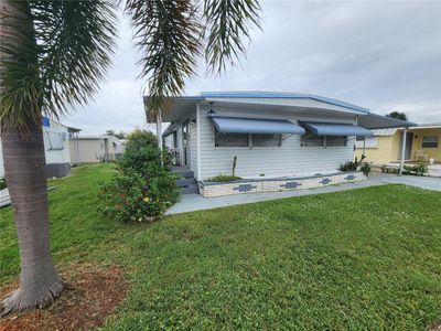 5317 Chateau Lane, House other with 2 bedrooms, 2 bathrooms and null parking in BRADENTON FL | Image 2