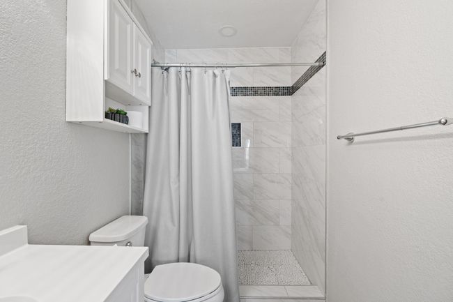 104 Cove E, Condo with 3 bedrooms, 2 bathrooms and null parking in Horseshoe Bay TX | Image 19