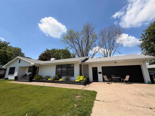 211 N 6th Ave W, Hartley, IA, 51346-1051 | Card Image