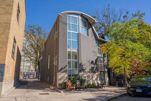 115 Walnut Ave, Toronto, ON, M5V2S1 | Card Image