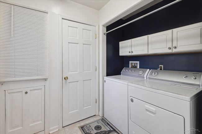 Main Floor Laundry | Image 14