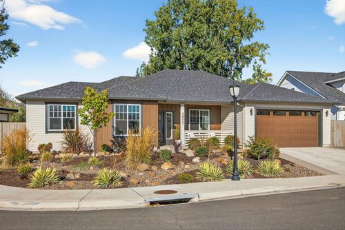 3817 Arena Dr, Medford, OR, 97504-9530 | Card Image
