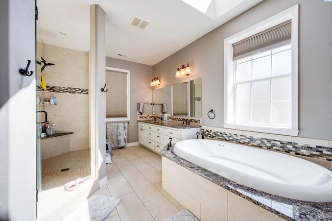 1105 Sw Meyer Dr, Home with 6 bedrooms, 4 bathrooms and null parking in Pullman WA | Image 22