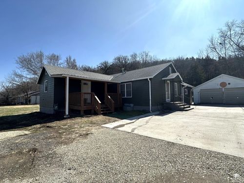 561 Zeandale, Manhattan, KS, 66502 | Card Image