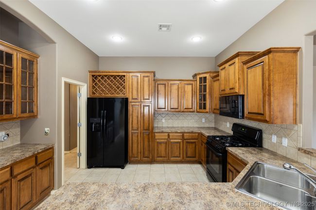11813 S Tamarack Ct, House other with 4 bedrooms, 3 bathrooms and null parking in Jenks OK | Image 8
