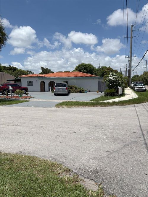 1385 Ne 130th St, North Miami, FL, 33161-4330 | Card Image
