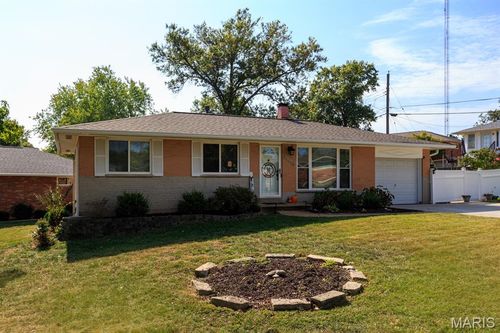 11206 Santa Clara Dr, Saint Louis, MO, 63126-3221 | Card Image