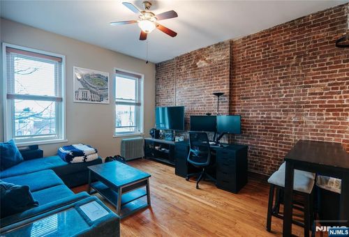 832 Washington St, Hoboken, NJ, 07030-5028 | Card Image