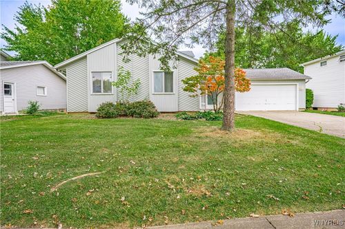 105 Park Lane Cir, Lockport, NY, 14094-4748 | Card Image